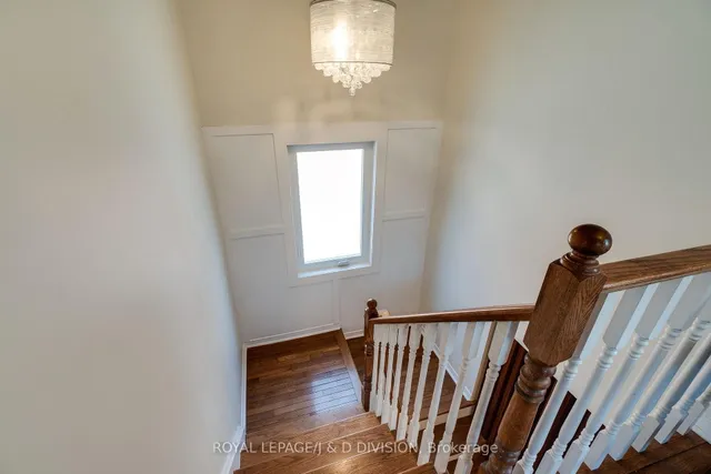 Additional image 22 of 2448 Capilano Cres