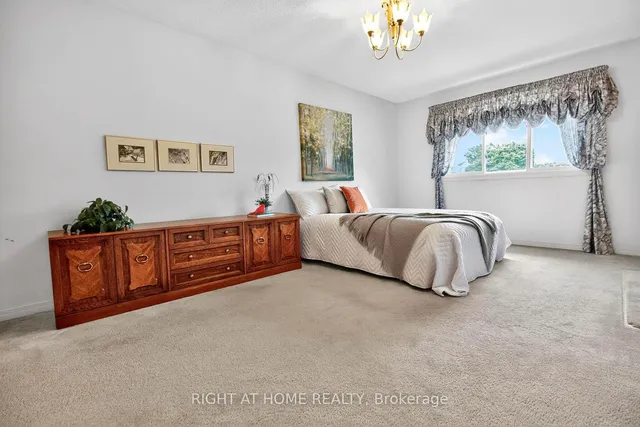 Additional image 20 of 1084 Grandeur Cres