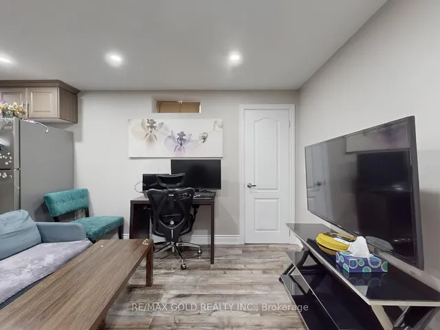 Additional image 31 of 933 Raftis Cres