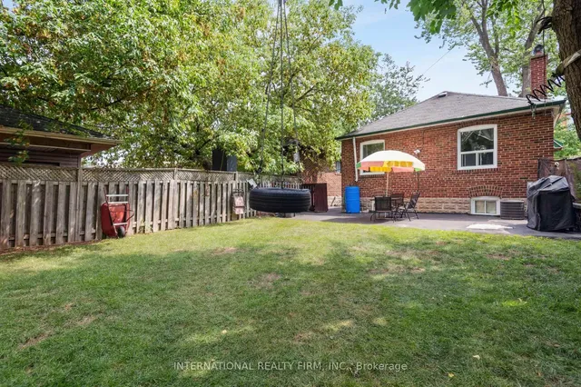 Additional image 16 of 1982 Lawrence Ave