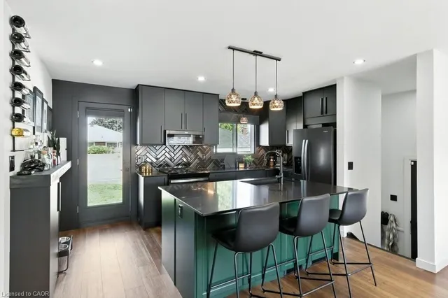 Additional image 12 of 30 Cloke Crt