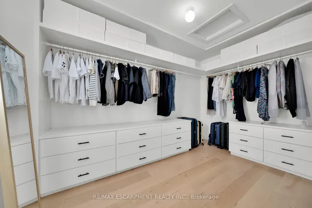 Additional image 22 of 48 Montreal Circ