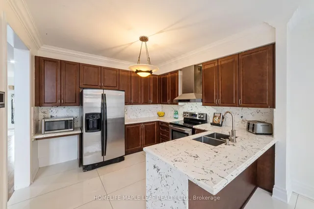 Additional image 16 of 18 Regis Circ