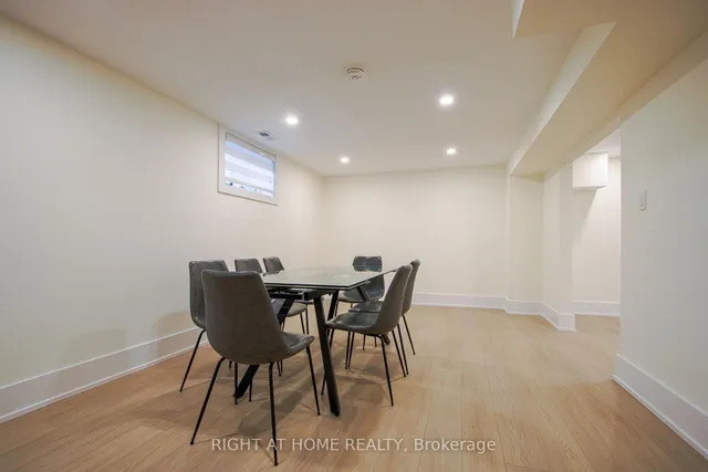 Additional image 33 of 584 WALKERS Line