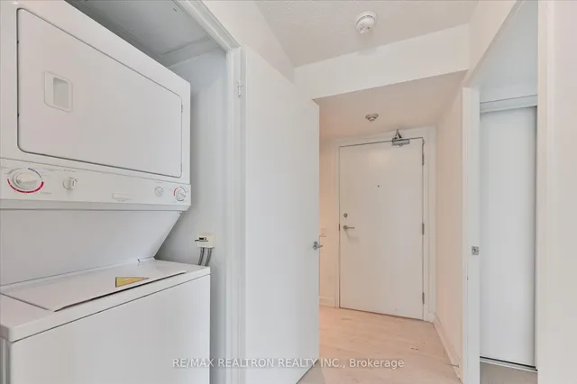 Additional image 25 of 15 Singer Crt Unit 1110