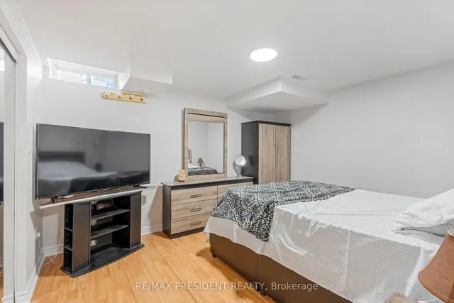 Additional image 38 of 823 Ledbury Cres