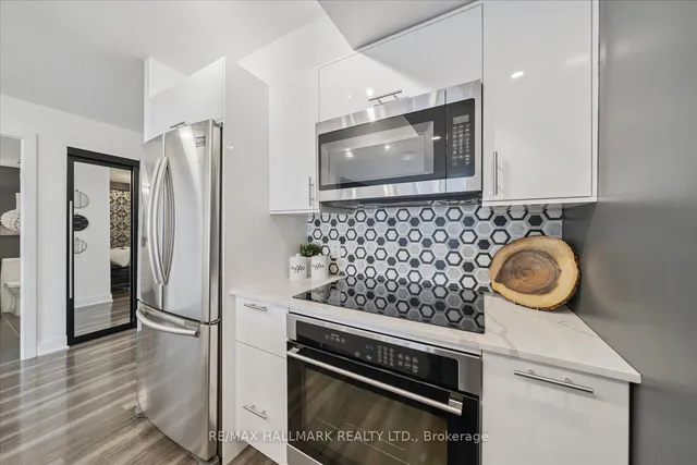 Additional image 29 of 125 Village Green Sq Unit 3006