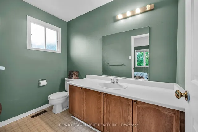 Additional image 33 of 70 Golfview Cres