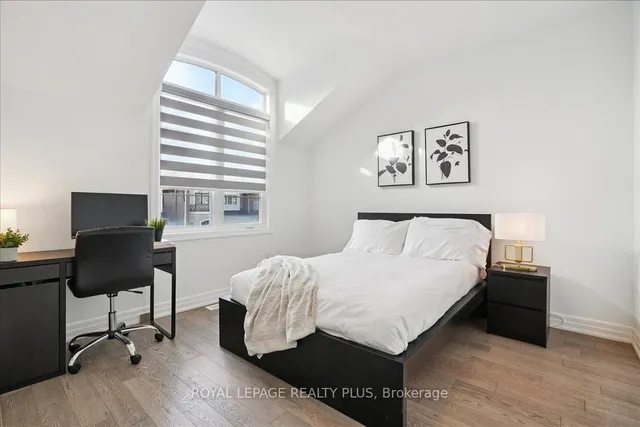 Additional image 37 of 1416 Lakeport Cres