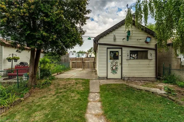 Additional image 31 of 224 East Ave