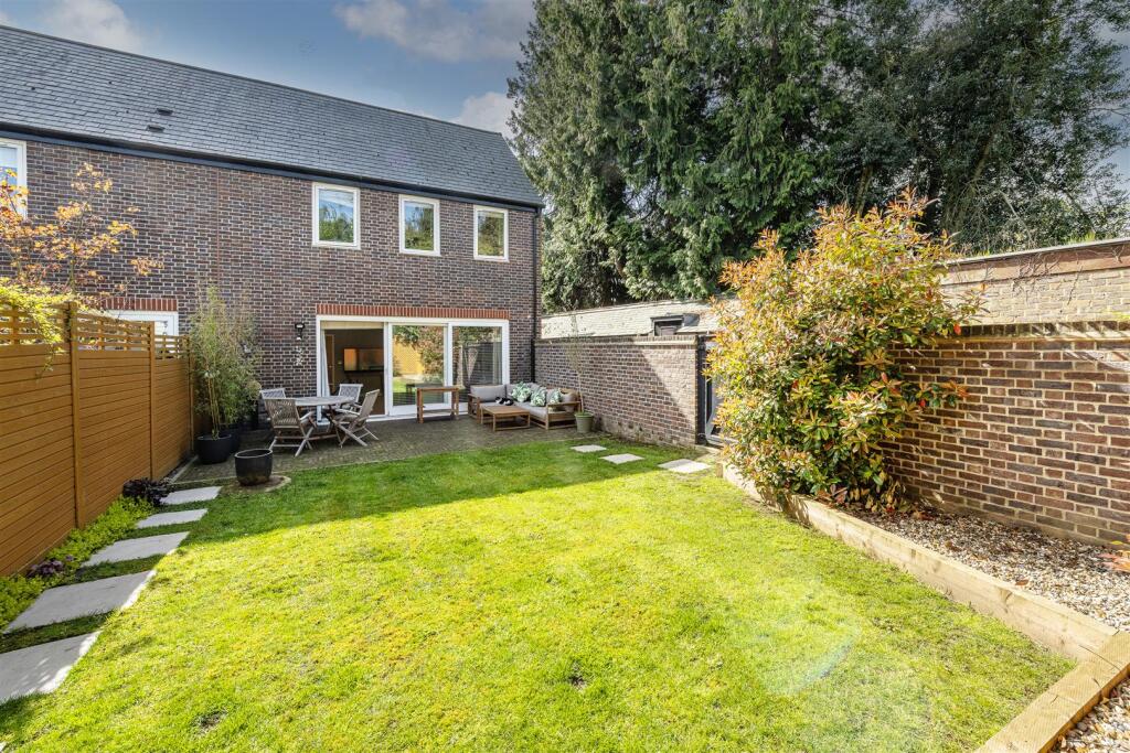 Additional image 11 of Gibbs Close, Harpenden