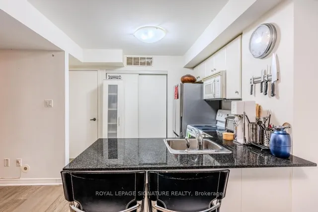 Additional image 7 of 10 Laidlaw St Unit 703