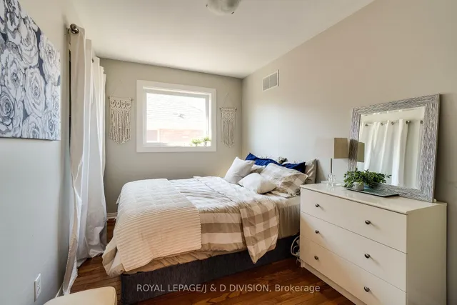 Additional image 31 of 2448 Capilano Cres