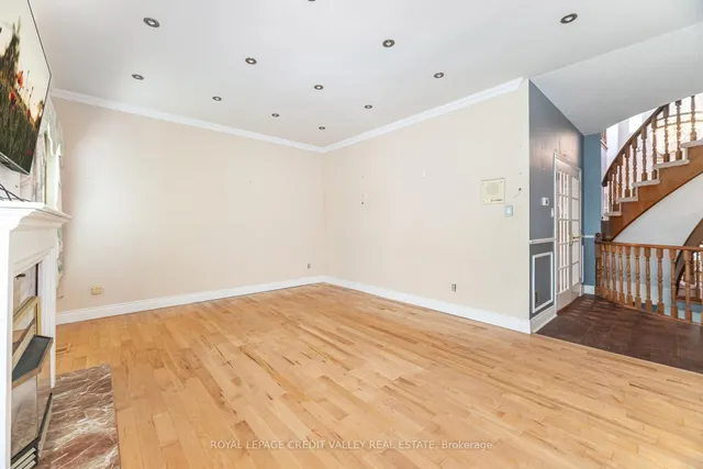 Additional image 13 of 14 Starling Crt