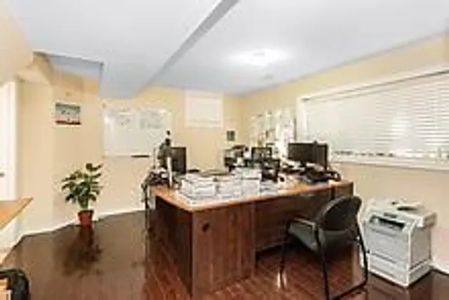 Additional image 44 of 36 Valleyridge Cres