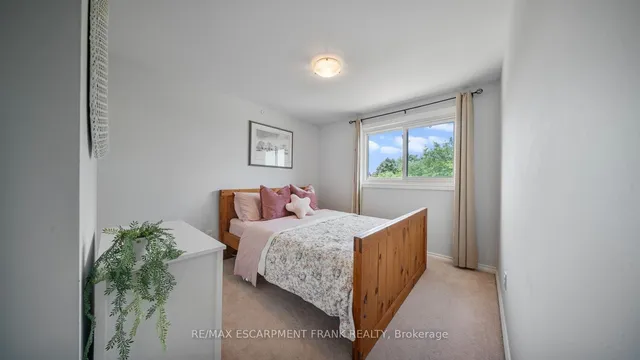 Additional image 18 of 1 YORKDALE Cres