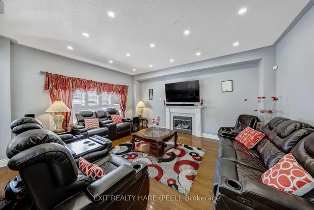 Additional image 19 of 23 Fontainebleu Rd