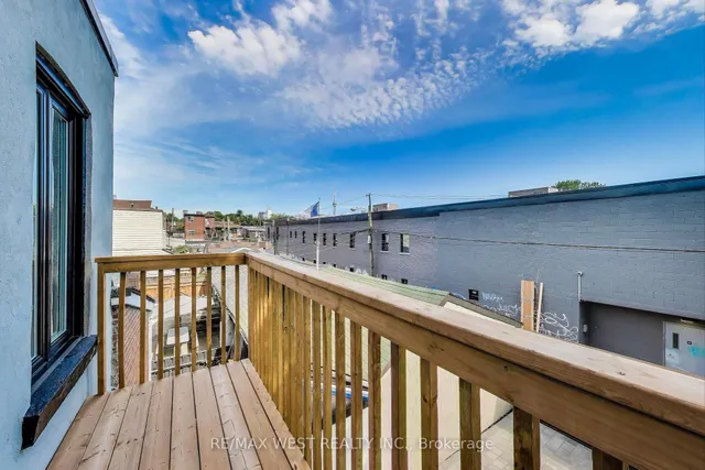 Additional image 18 of 21 Rolyat St