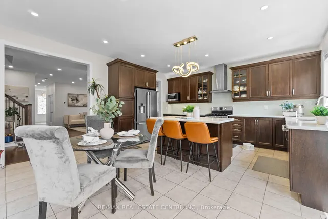 Additional image 15 of 19 Foliage Dr