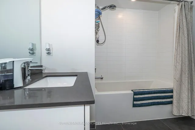 Additional image 21 of 27 Bathurst St Unit 508W