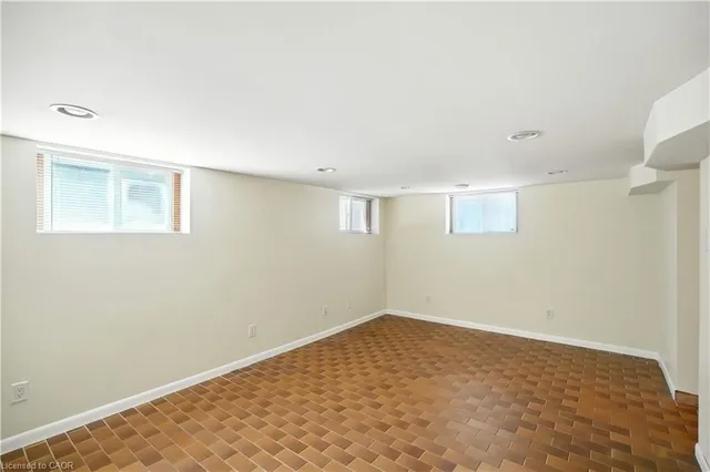 Additional image 31 of 127 Garside Ave