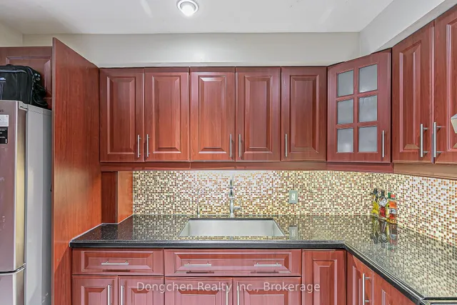 Additional image 20 of 14 Carl Cres