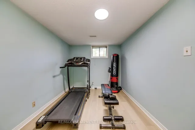 Additional image 38 of 2309 Malcolm Cres