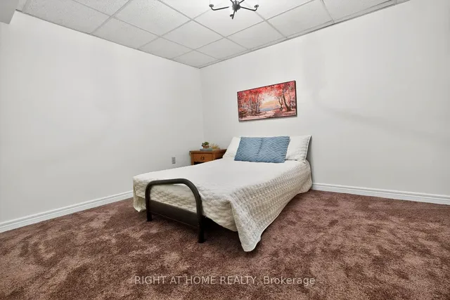 Additional image 31 of 1084 Grandeur Cres