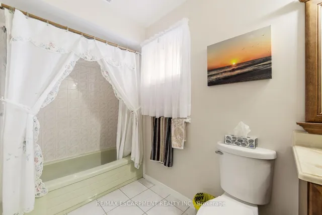 Additional image 24 of 47 Leaway Ave