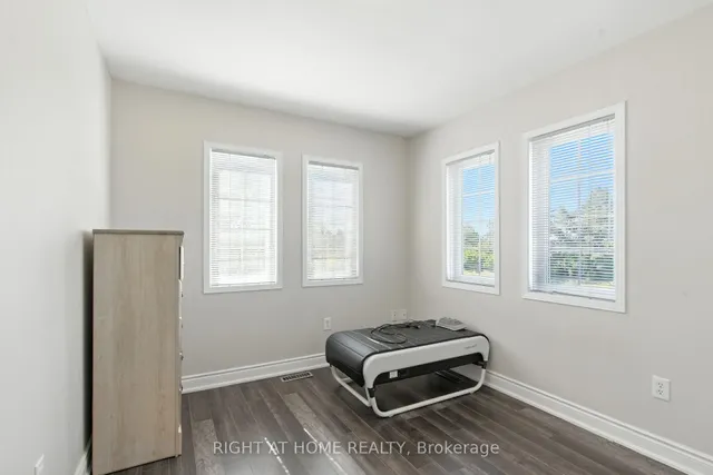 Additional image 41 of 1233 Lamont Cres