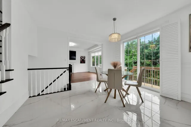 Additional image 13 of 48 Montreal Circ