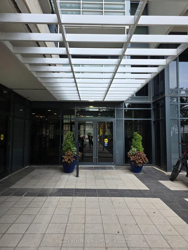 Additional image 26 of 400 Adelaide St Unit 1909