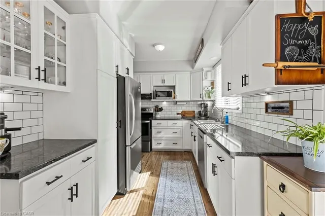 Additional image 11 of 992 Garth St