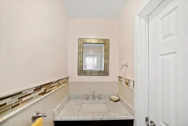 Additional image 36 of 836 Greycedar Cres