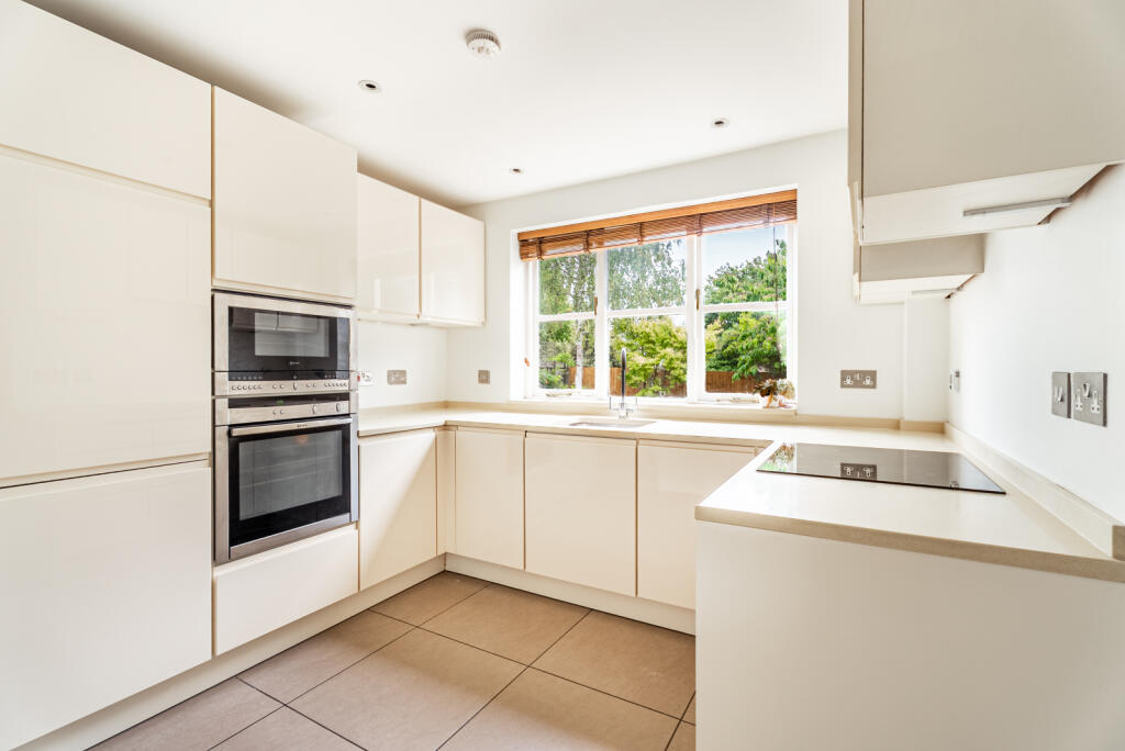 Additional image 16 of Horsemans Ride, St. Albans, Hertfordshire, AL2