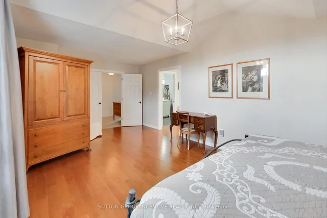 Additional image 28 of 11 Safari Crt