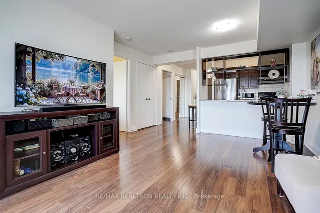 Additional image 6 of 135 Village Green Sq Unit 3220