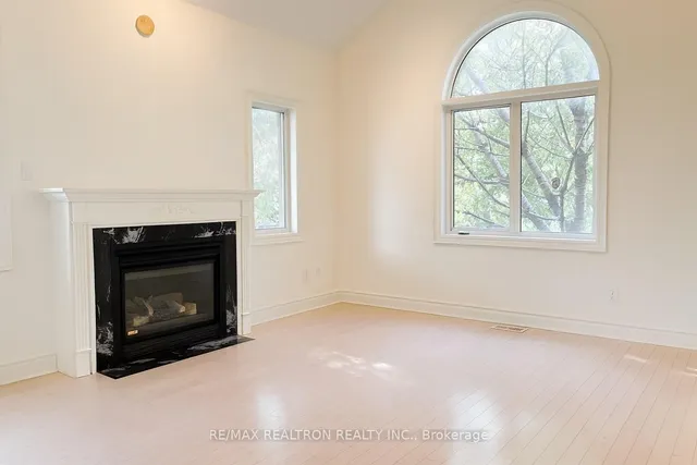 Additional image 10 of 25 Model Ave