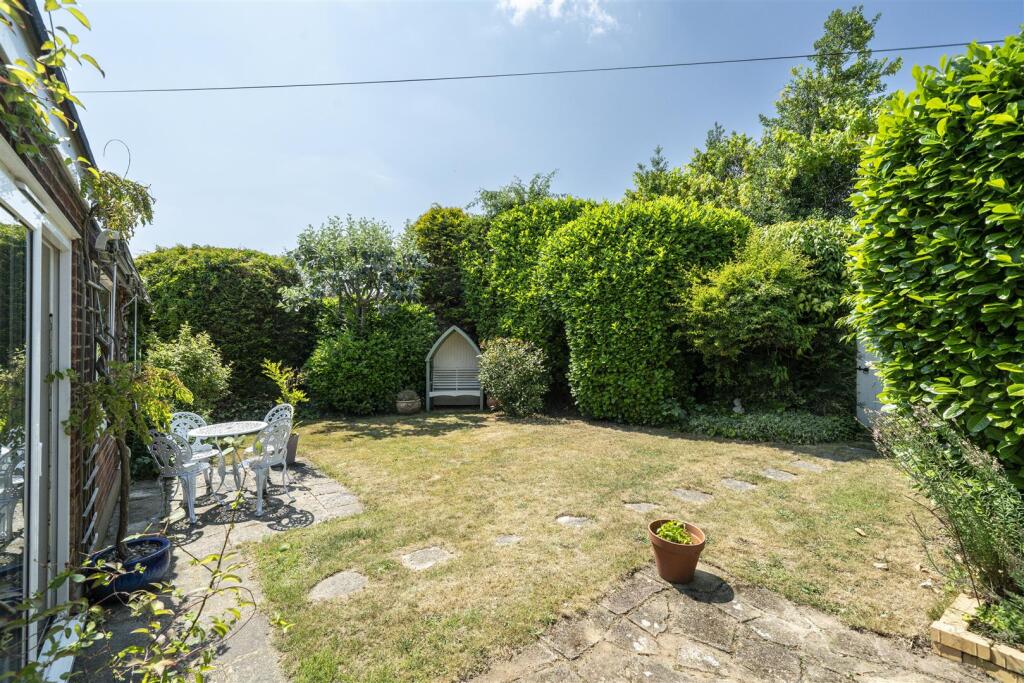 Additional image 16 of Ruscombe Drive, Park Street, St. Albans