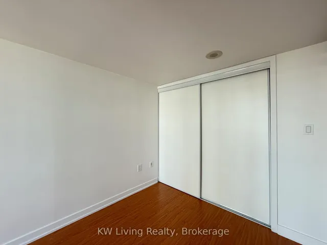 Additional image 35 of 25 Capreol Crt Unit 2002