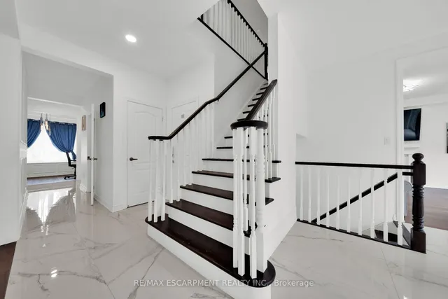 Additional image 11 of 48 Montreal Circ