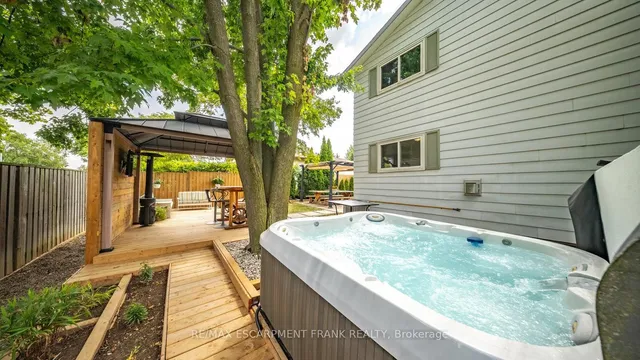 Additional image 37 of 1 YORKDALE Cres