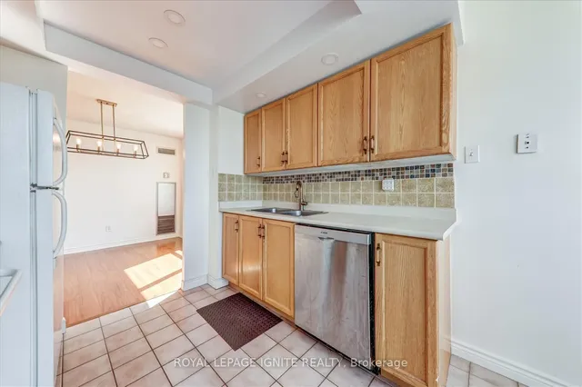 Additional image 15 of 330 Alton Towers Circ Unit 1801