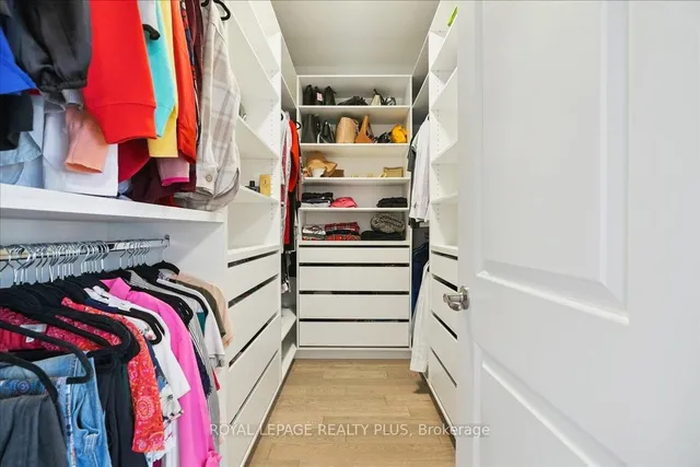 Additional image 34 of 1416 Lakeport Cres