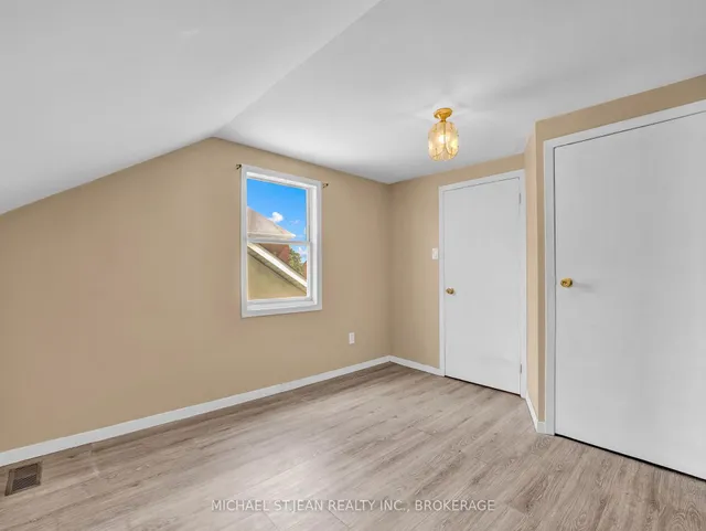 Additional image 32 of 110 Emerald St