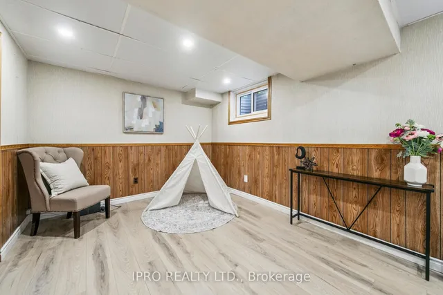 Additional image 35 of 3455 Caplan Cres Unit 3