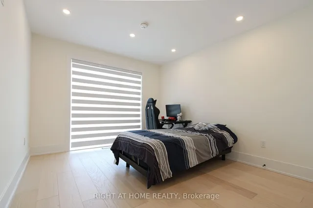 Additional image 27 of 584 WALKERS Line