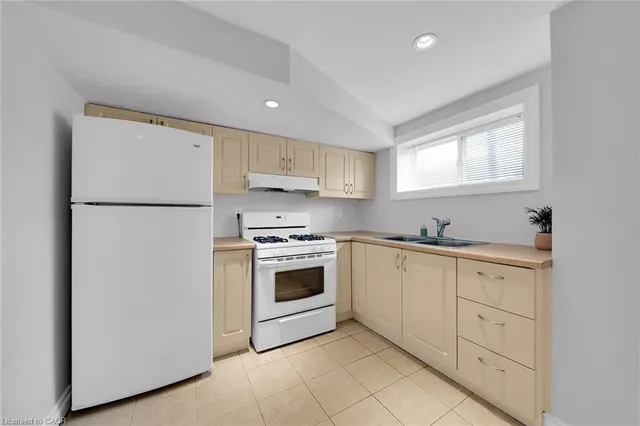 Additional image 34 of 441 Elmwood Ave