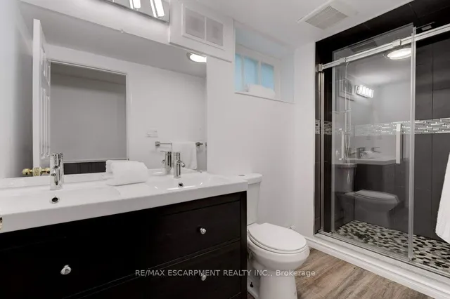 Additional image 42 of 636 WEST OVAL Dr