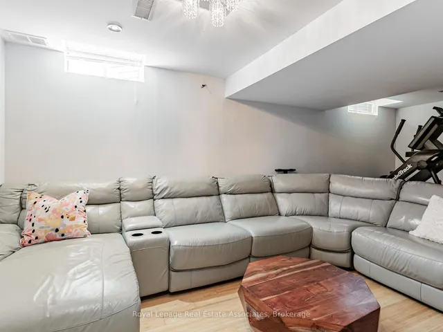 Additional image 24 of 35 Glenmanor Dr